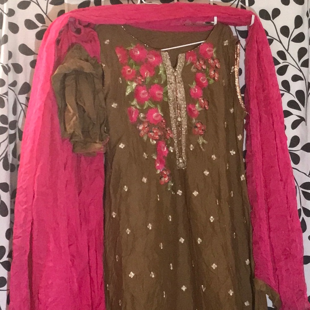 Shalwar suit set beautiful embroidered details india pakistan bronze hot pink S